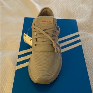 NIB adidas upath light grey